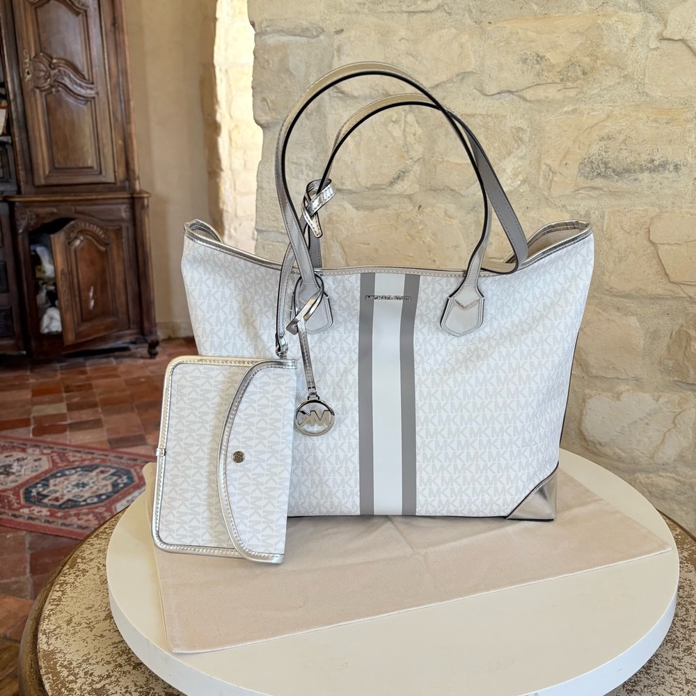 Michael Kors White and Silver Travel Bag Set - Picture 3 of 16